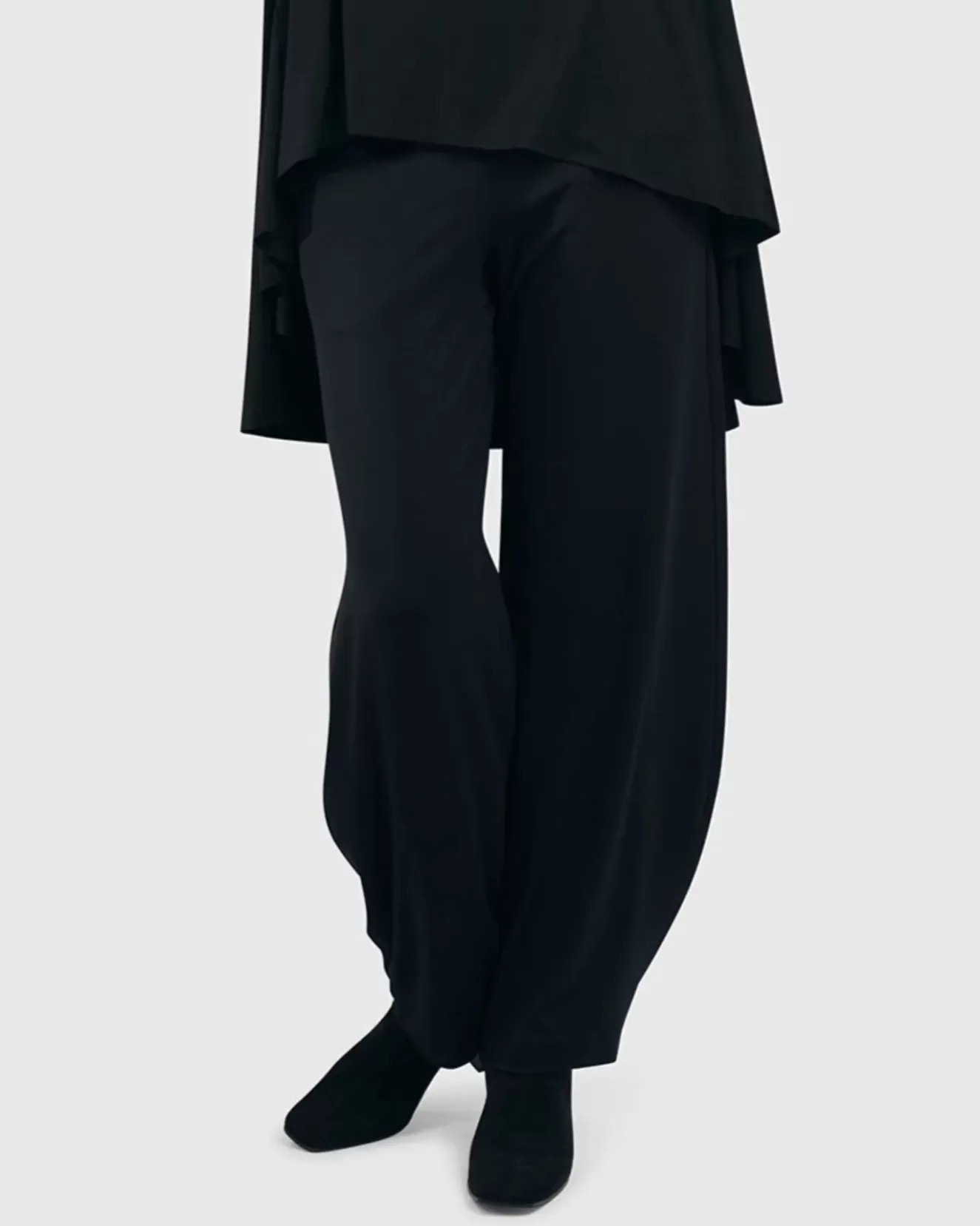 * Pants>Alembika. Essential Flow Pant. Black-2