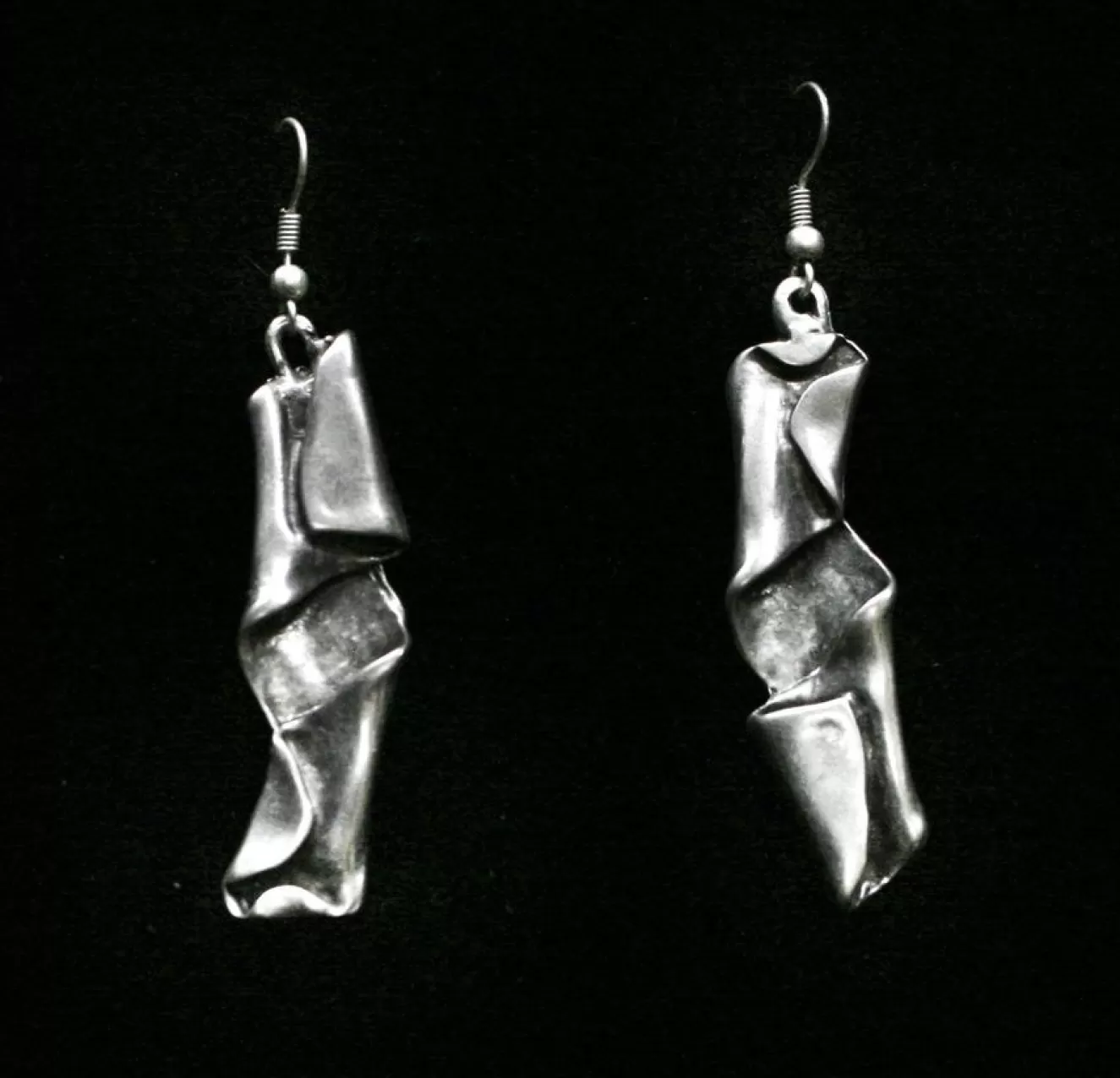 * Gifts>Chanour. Pewter Earrings. #Ze201.