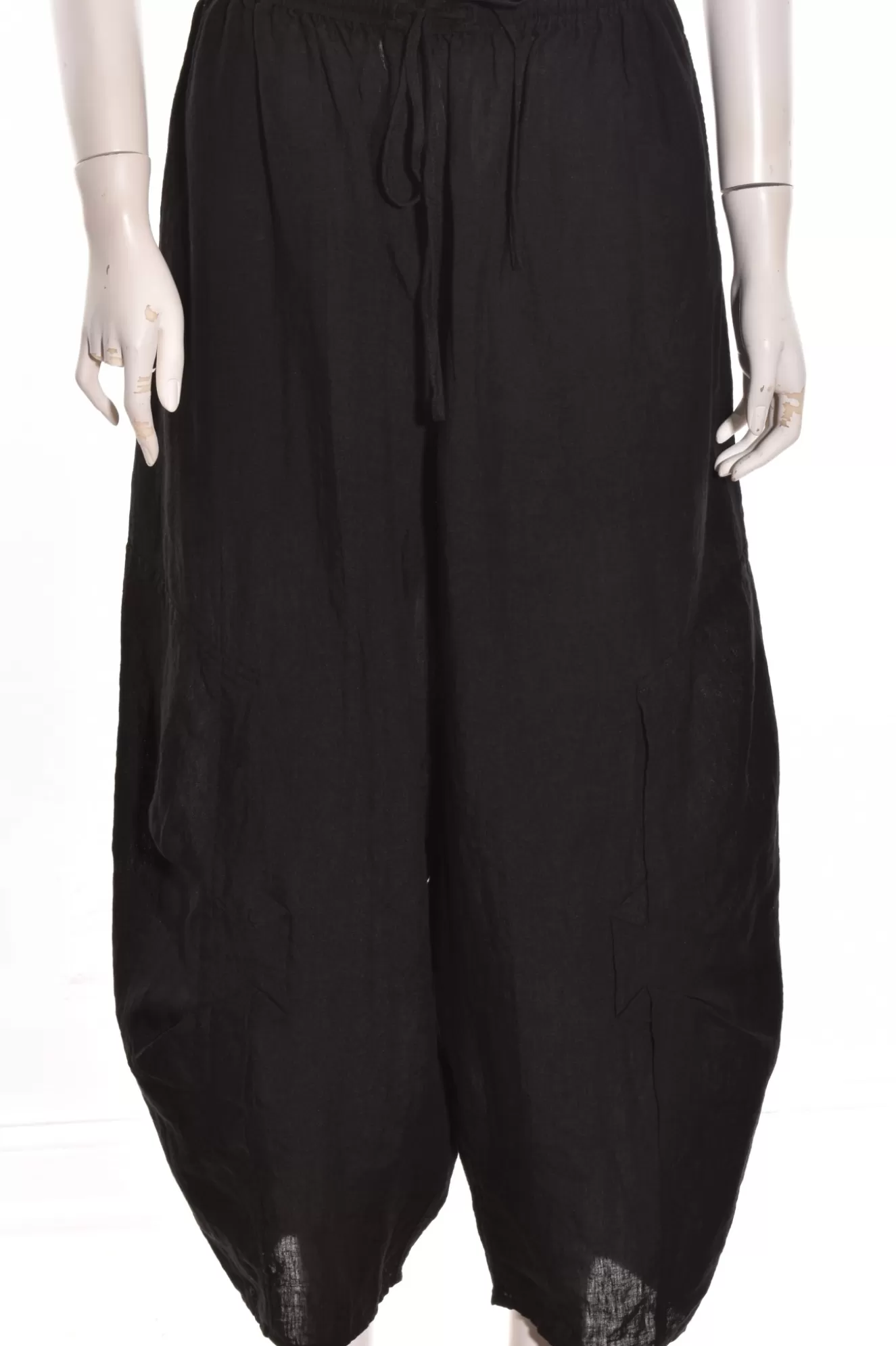 * Pants>Cheyenne. Pleat Tuck Lantern Pant. Black-2