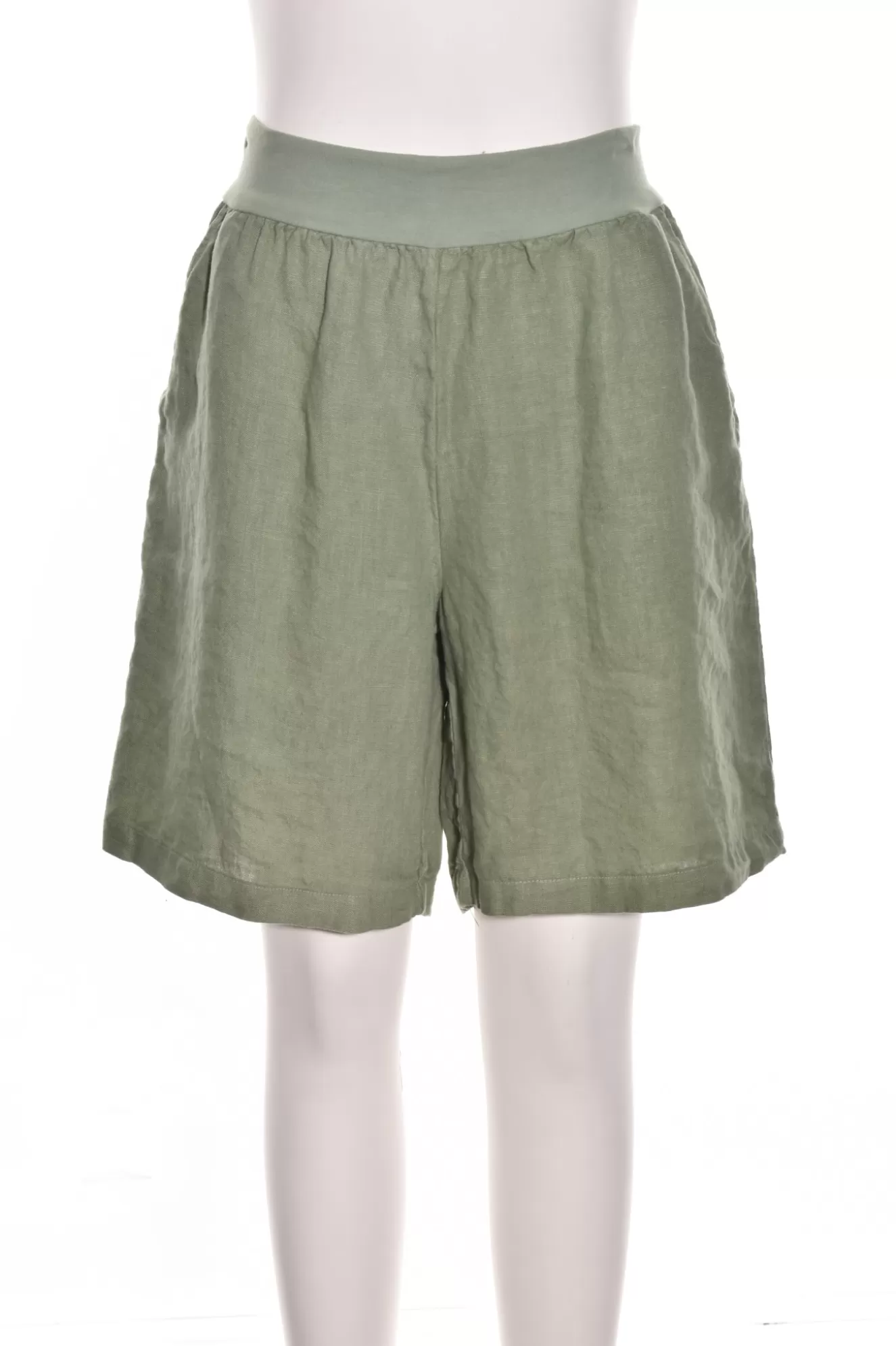 * Shorts>Cut Loose. Walking Short In Solid Linen. Meadow