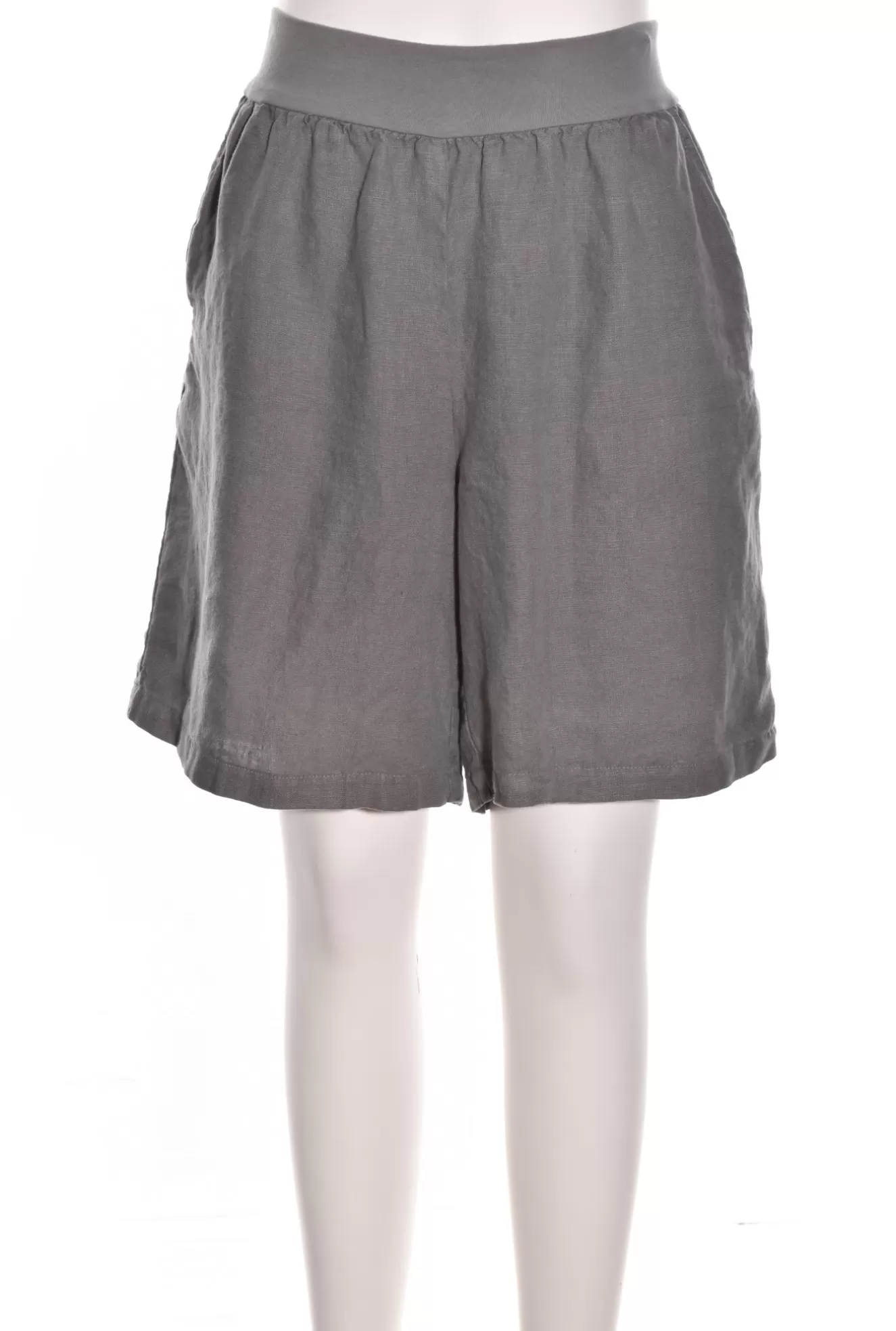 * Shorts>Cut Loose. Walking Short. In Solid Linen. Cobblestone