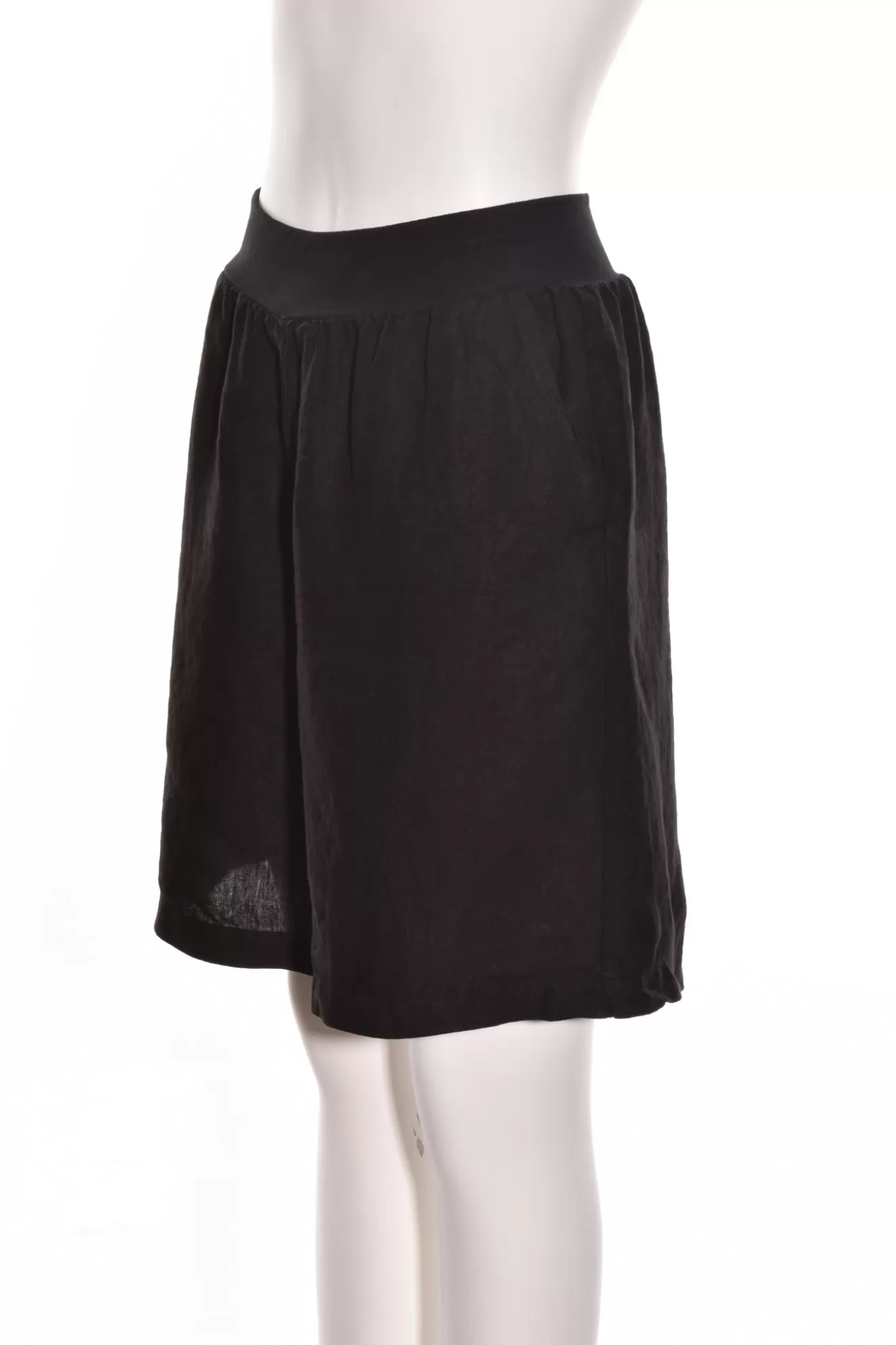 * Shorts>Cut Loose. Walking Short In Solid Linen. Black-2