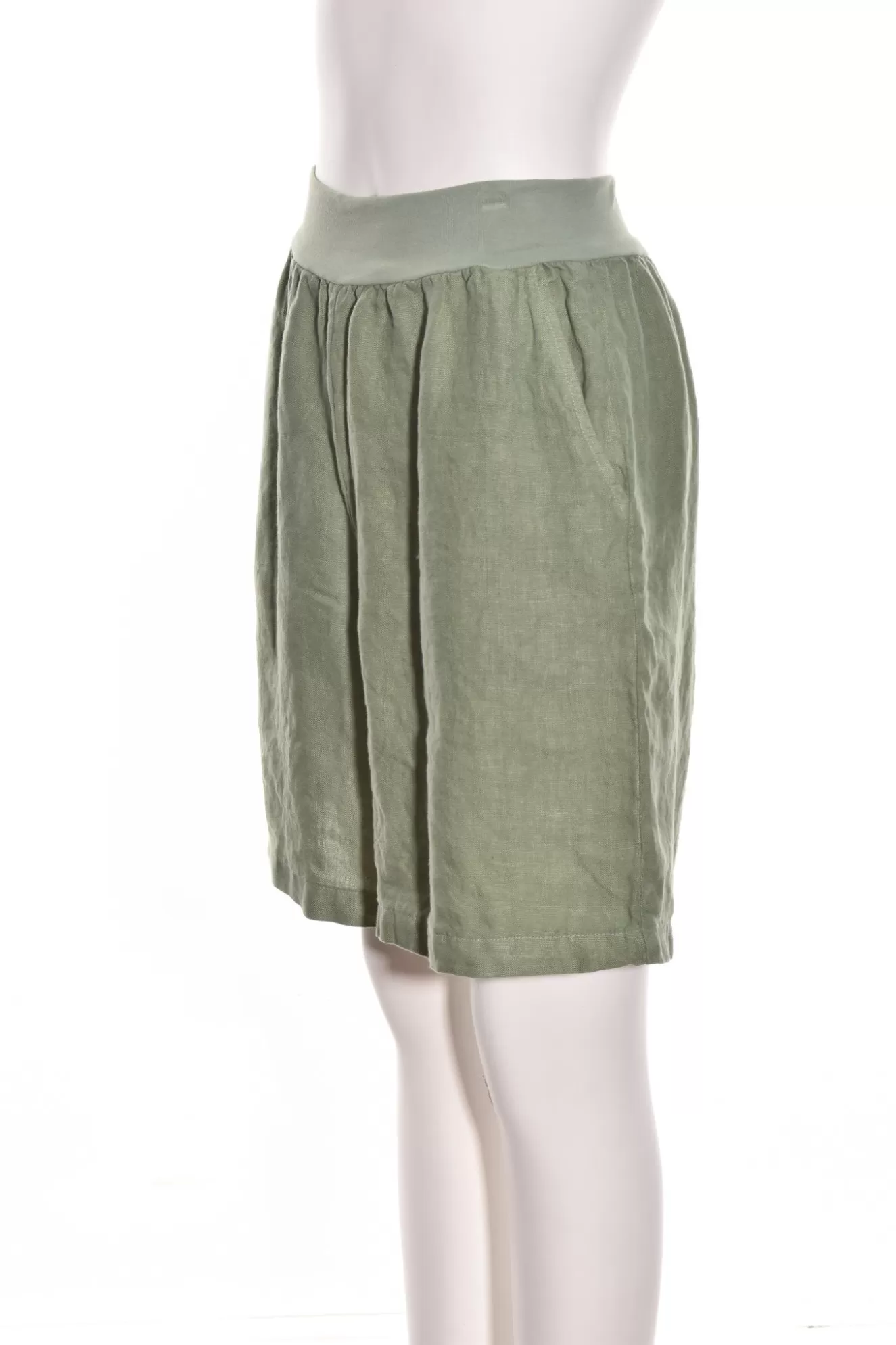 * Shorts>Cut Loose. Walking Short In Solid Linen. Meadow