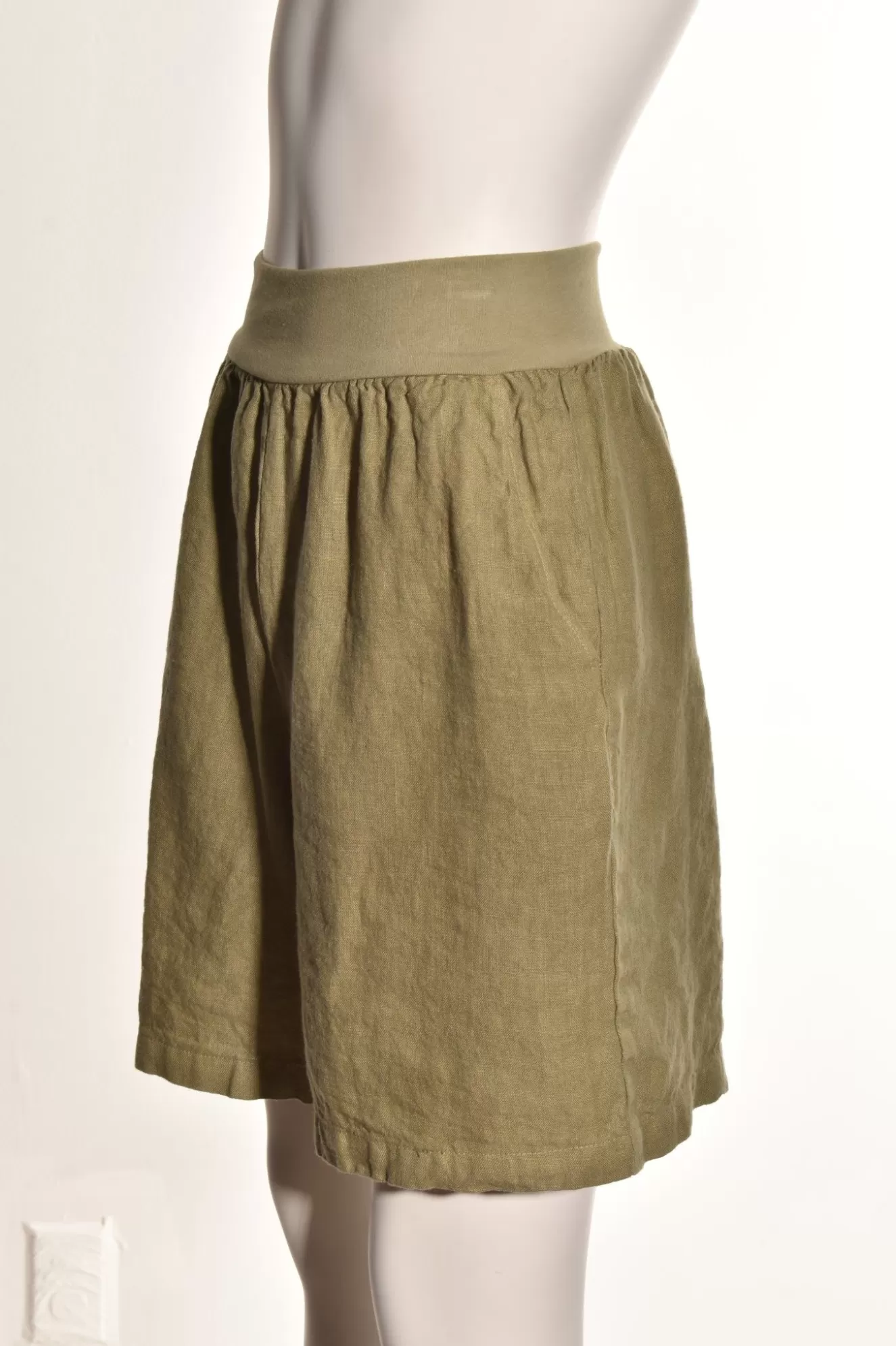 * Shorts>Cut Loose. Walking Short In Solid Linen.. Seaweed