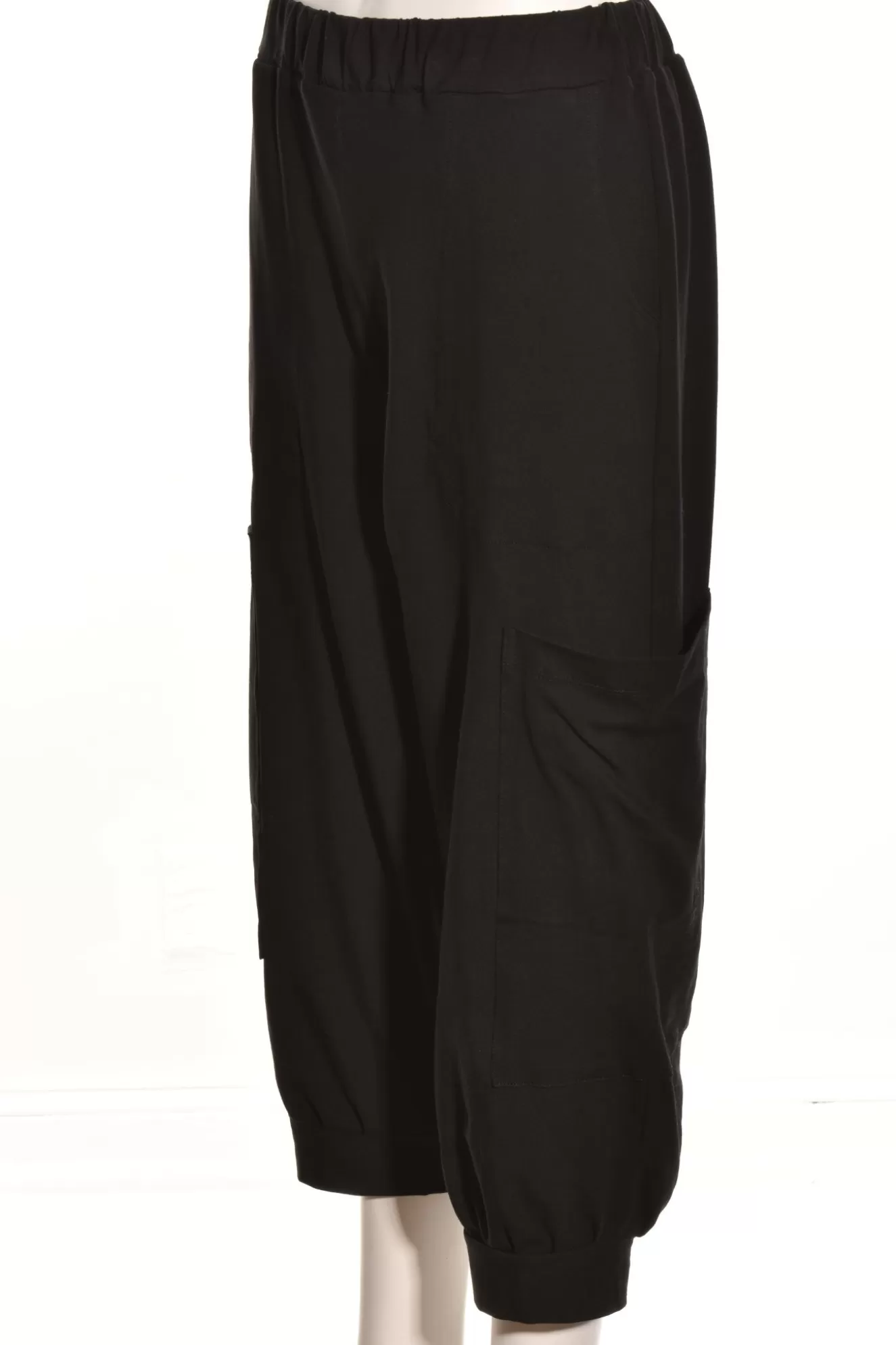 * Pants>Flutter. Beth Pant. Black