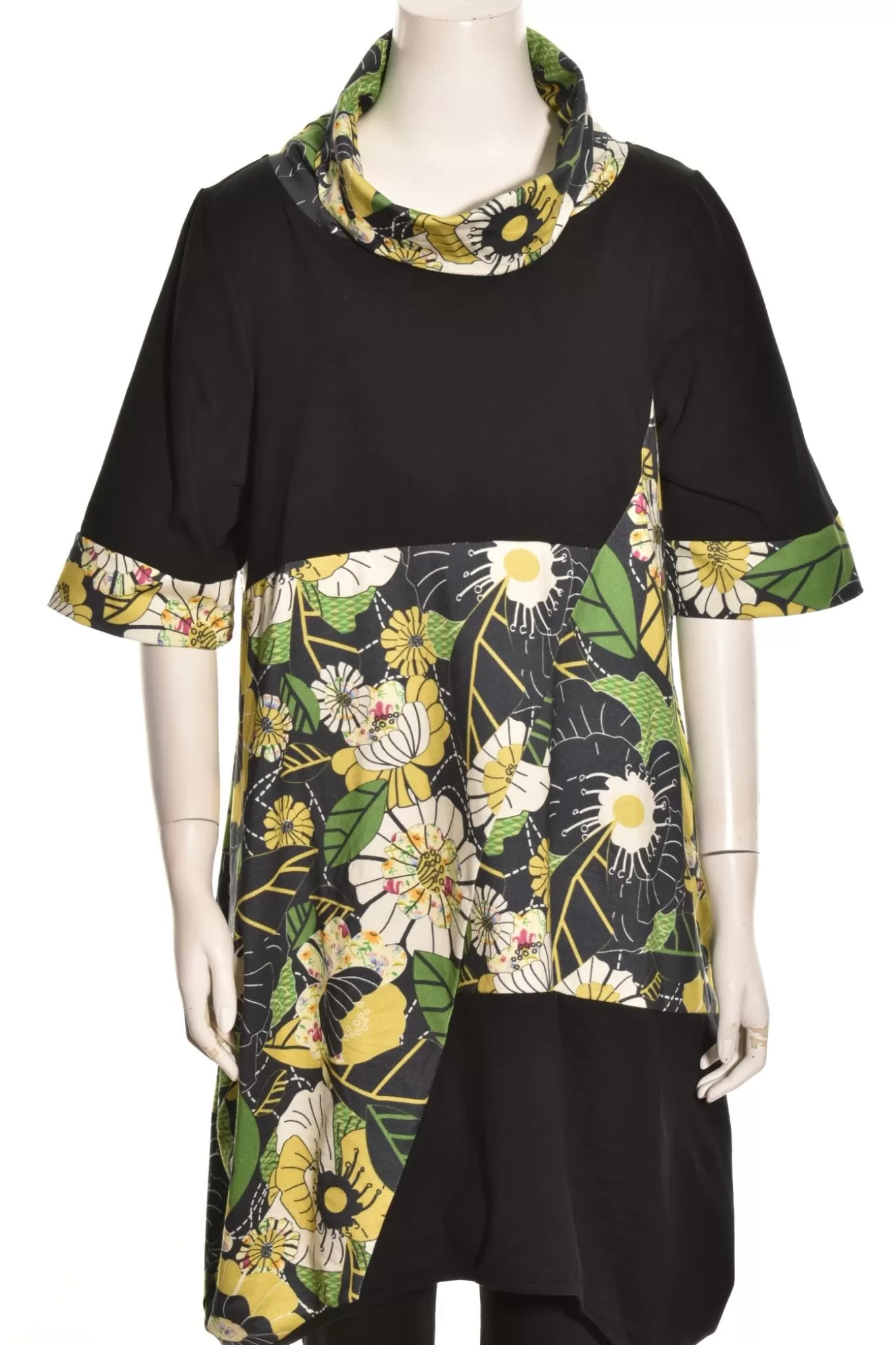 * Tunics>Flutter. Monday Tunic. Jungle-Floral