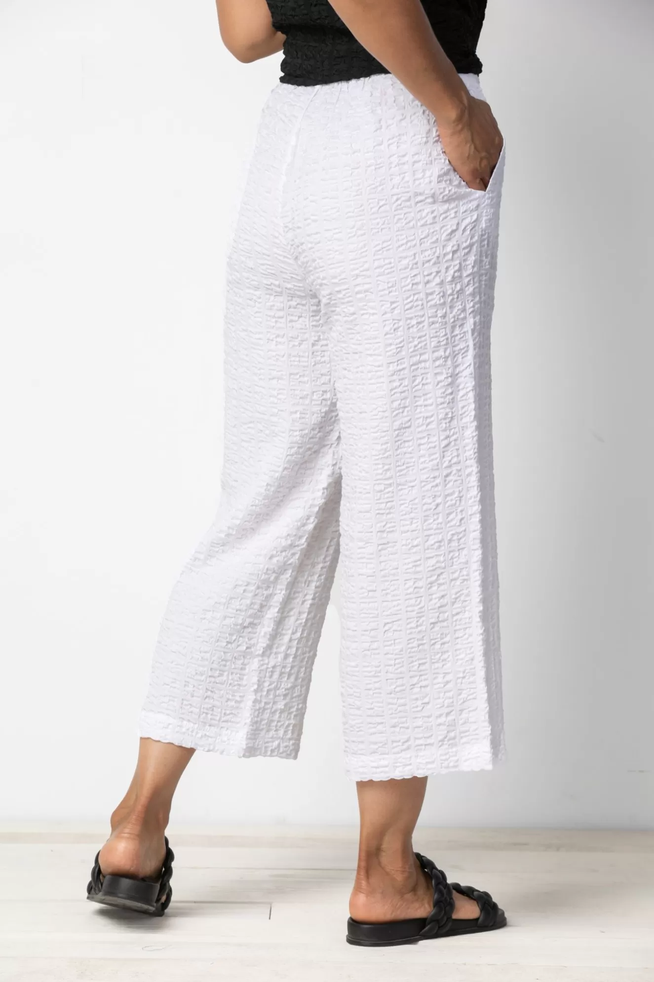 * Pants>Habitat. Pucker Weave Flat Front Flood Pant . White