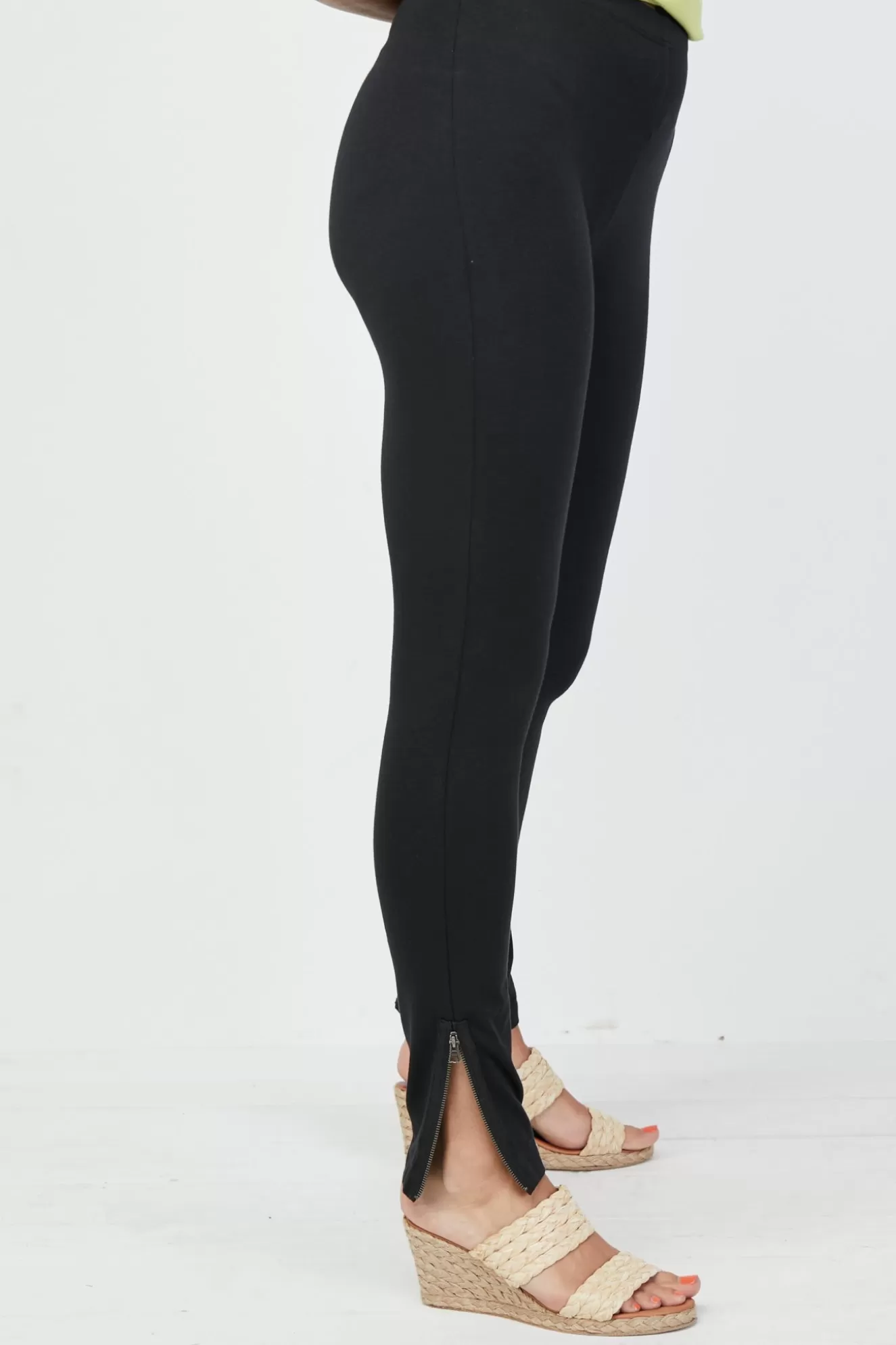 * Leggings>Liv. By Habitat. Everywhere Legging With Zipper. Black