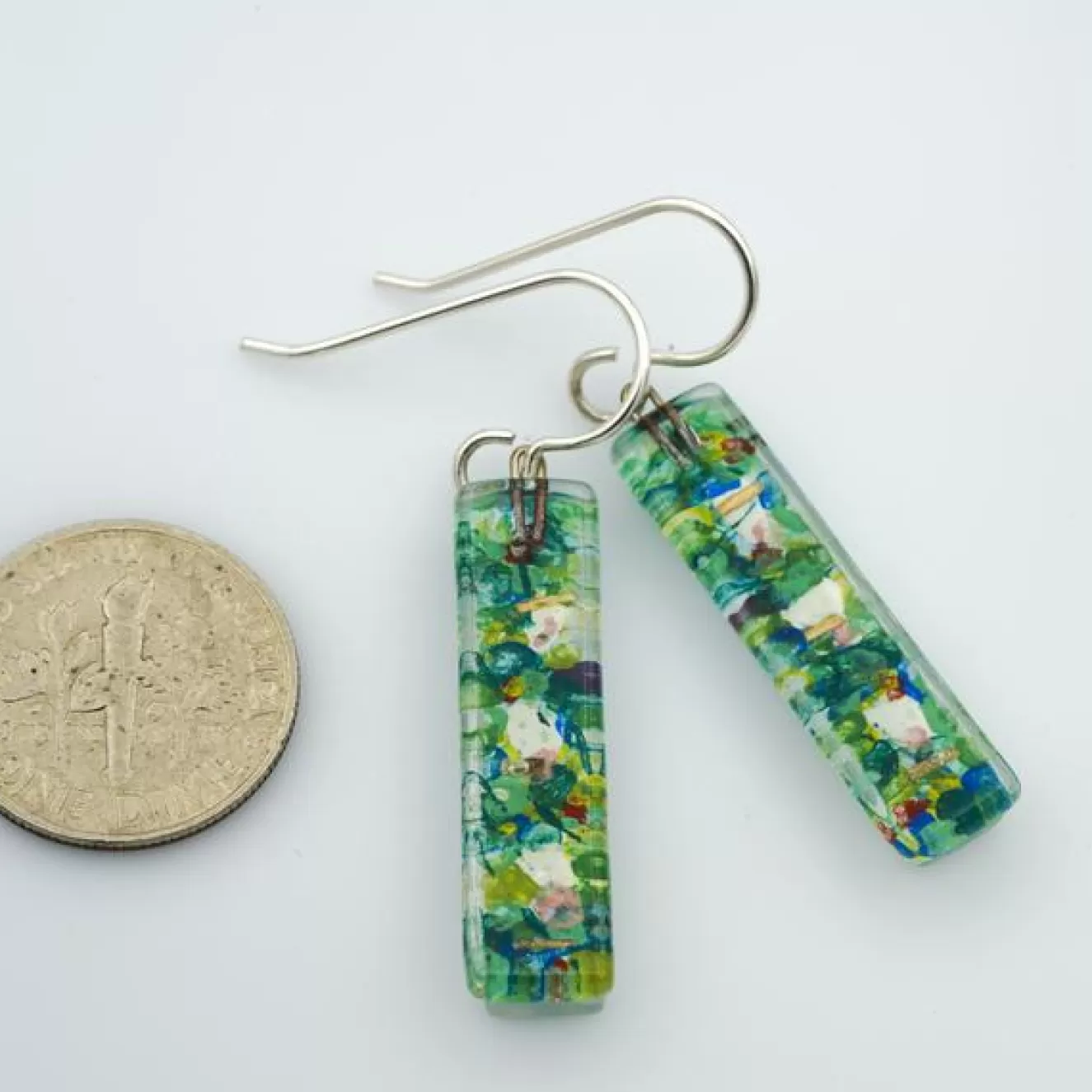 * Gifts>Momo. Earings. Nenuphar Medium Bars. Monet