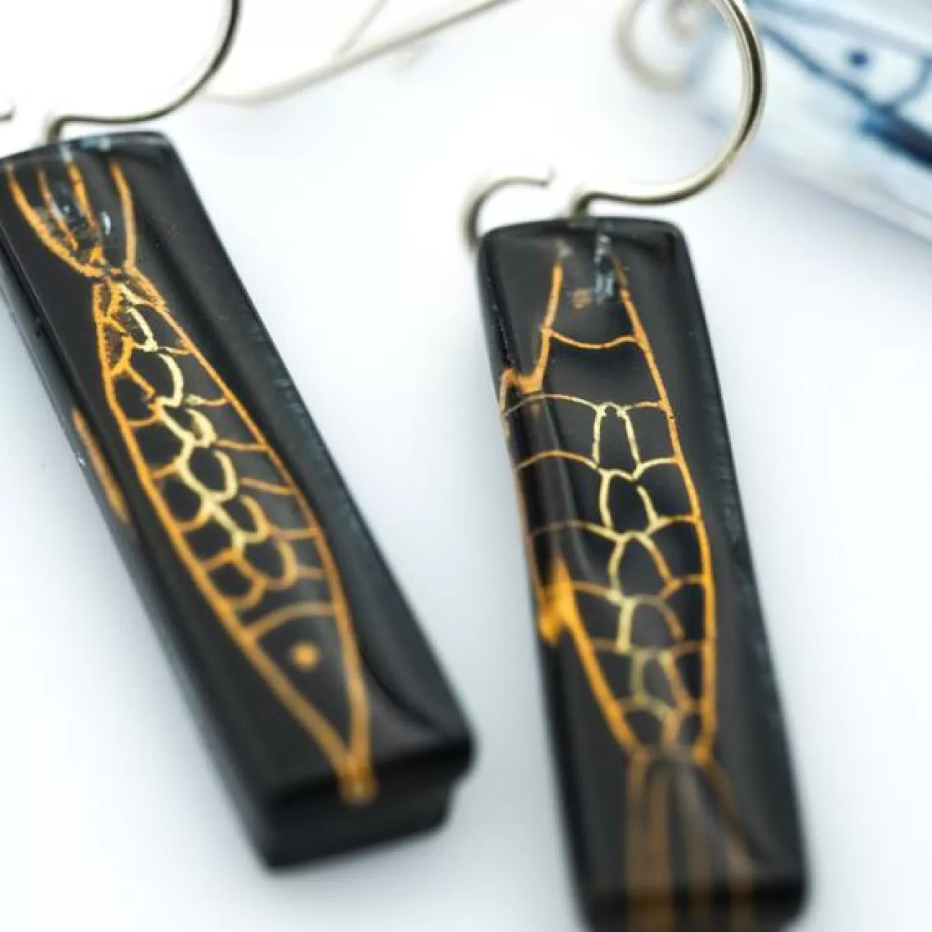 * Gifts>Momo. Pisces Earrings. Medium Bars. Black-Gold