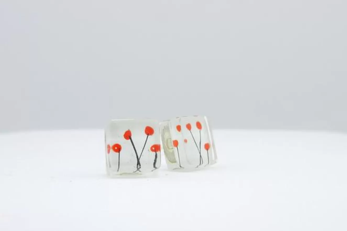 * Gifts>Momo. Small Posts. Poppies