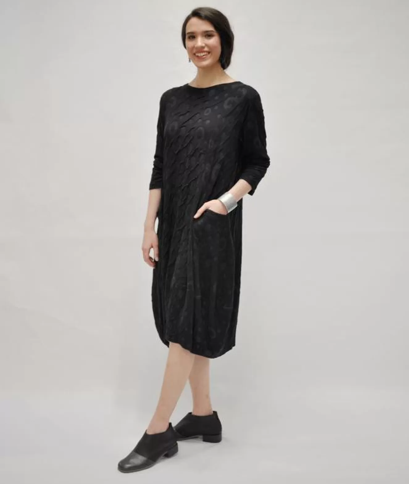 * Boutique-Style Dresses>Niche. Vail Dress. Crazy Dot Knit. Black