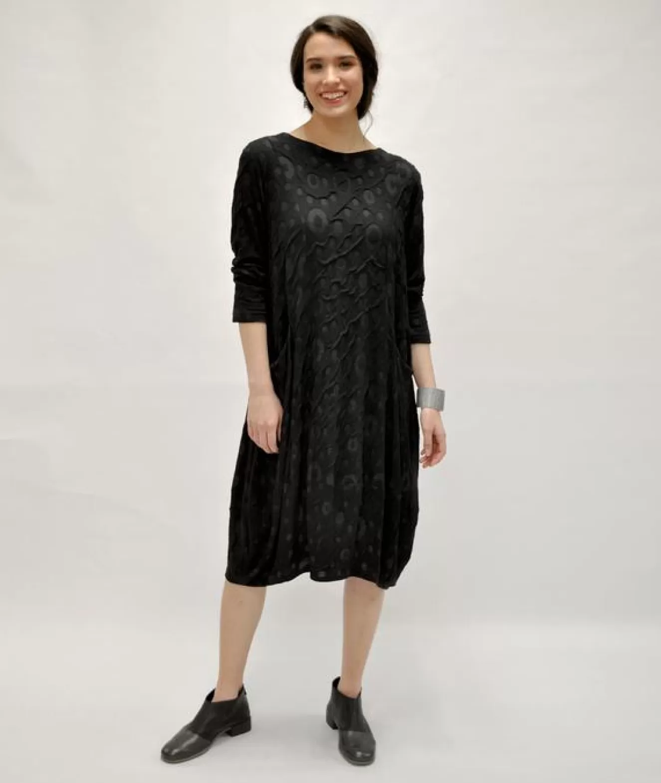 * Boutique-Style Dresses>Niche. Vail Dress. Crazy Dot Knit. Black