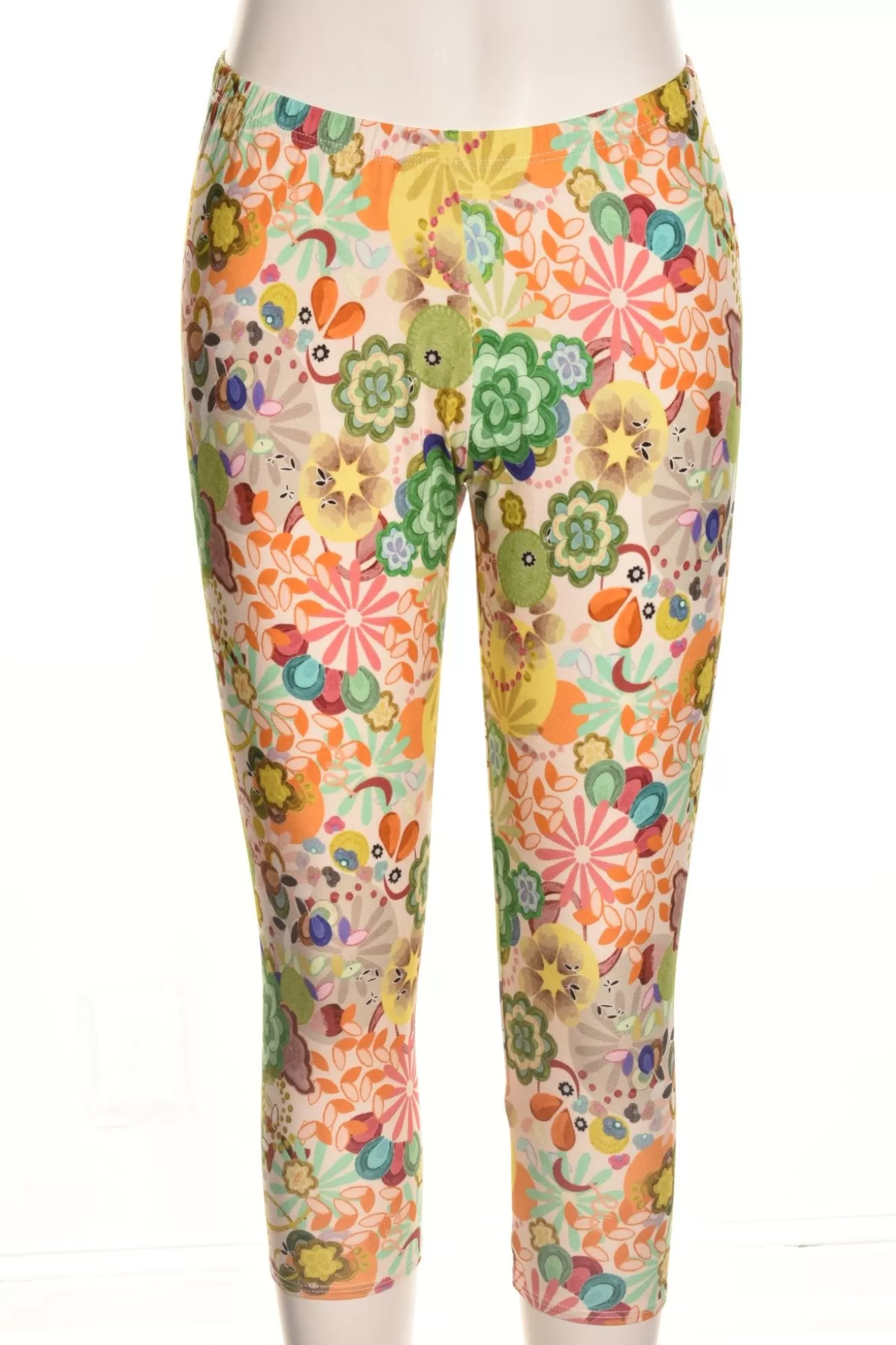 * Leggings>Salaam. Capri Leggings. Multi-Print