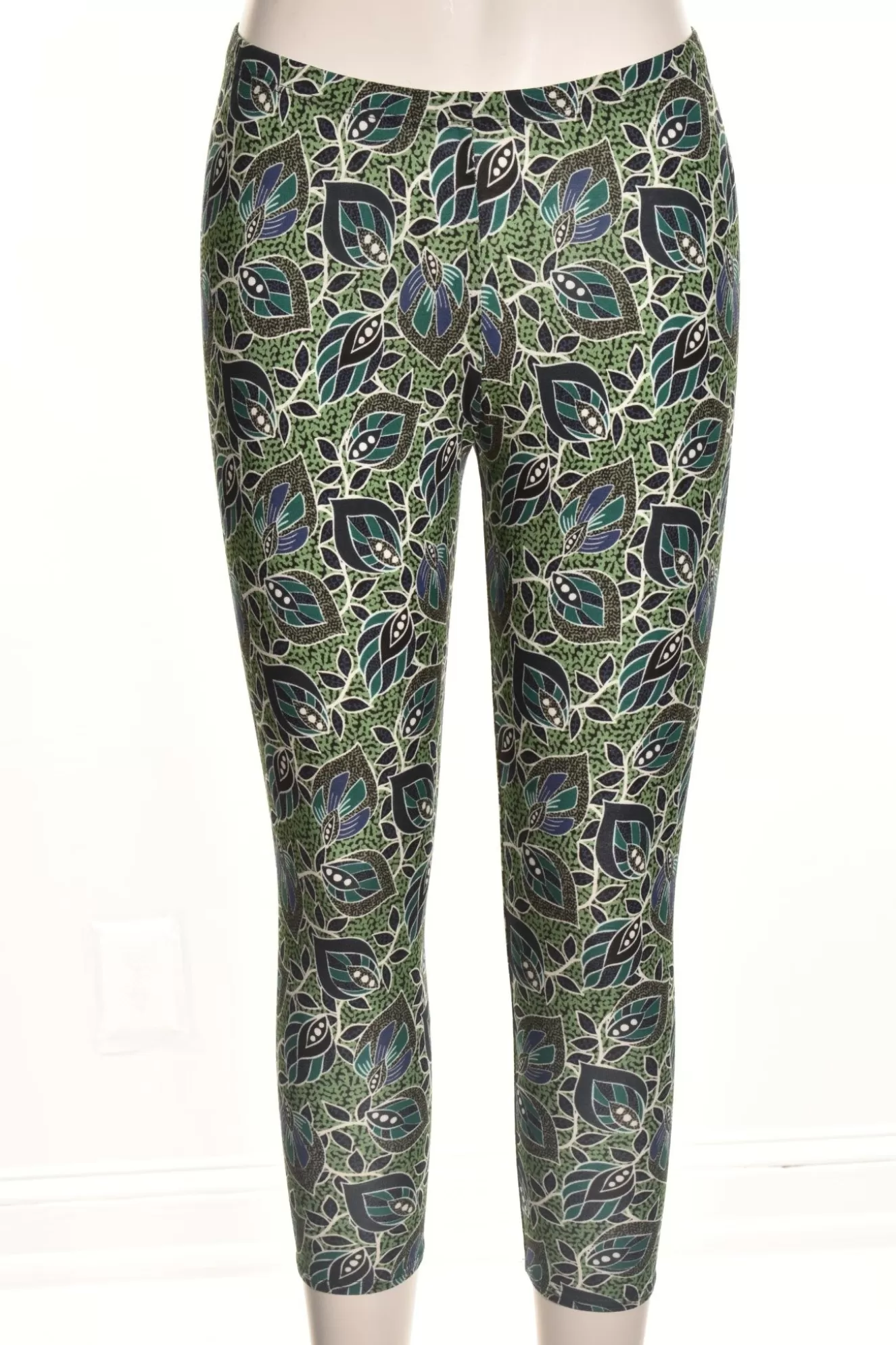 * Leggings>Salaam. Capri Leggings. Multi-Print