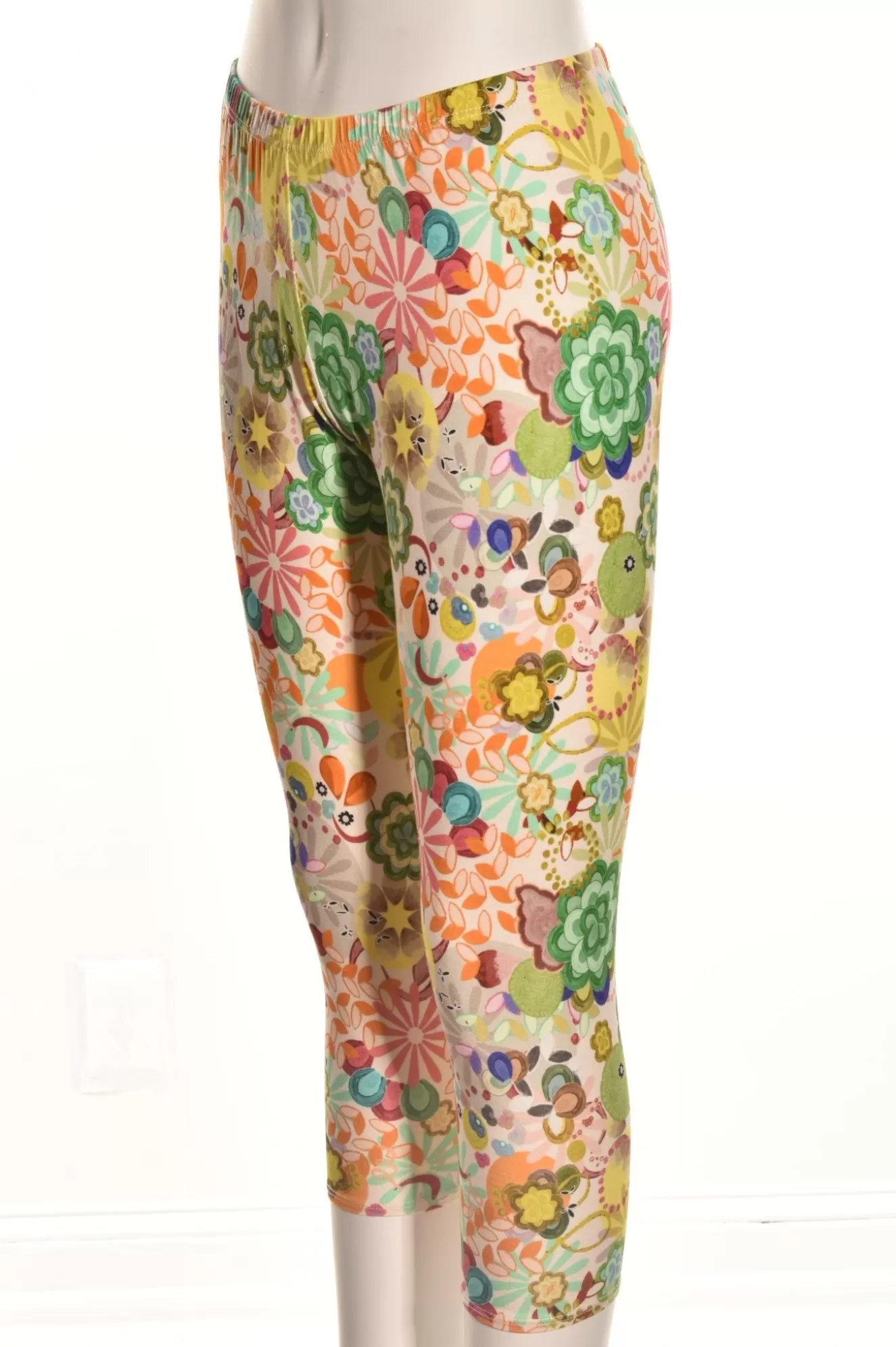 * Leggings>Salaam. Capri Leggings. Multi-Print