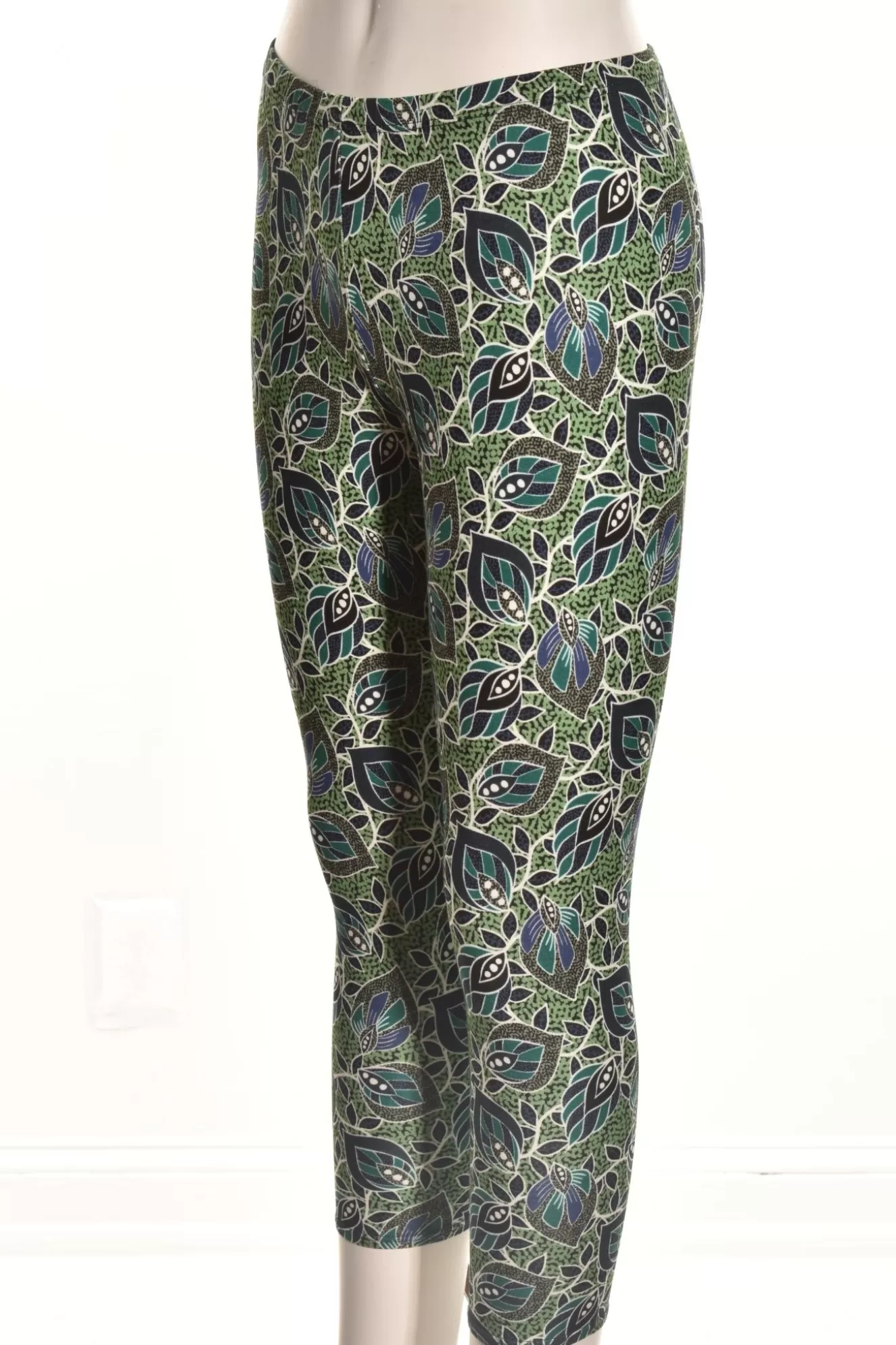 * Leggings>Salaam. Capri Leggings. Multi-Print