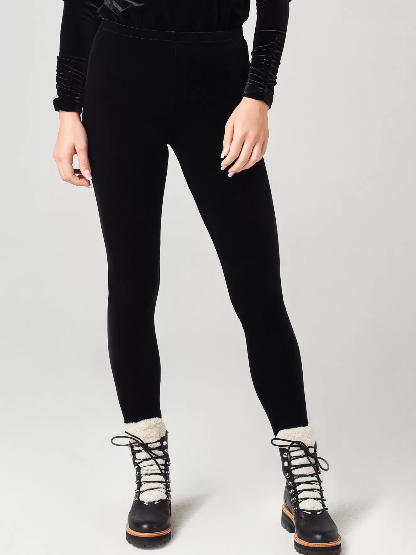 * Leggings>Sno Skins. Velvet Legging. Black