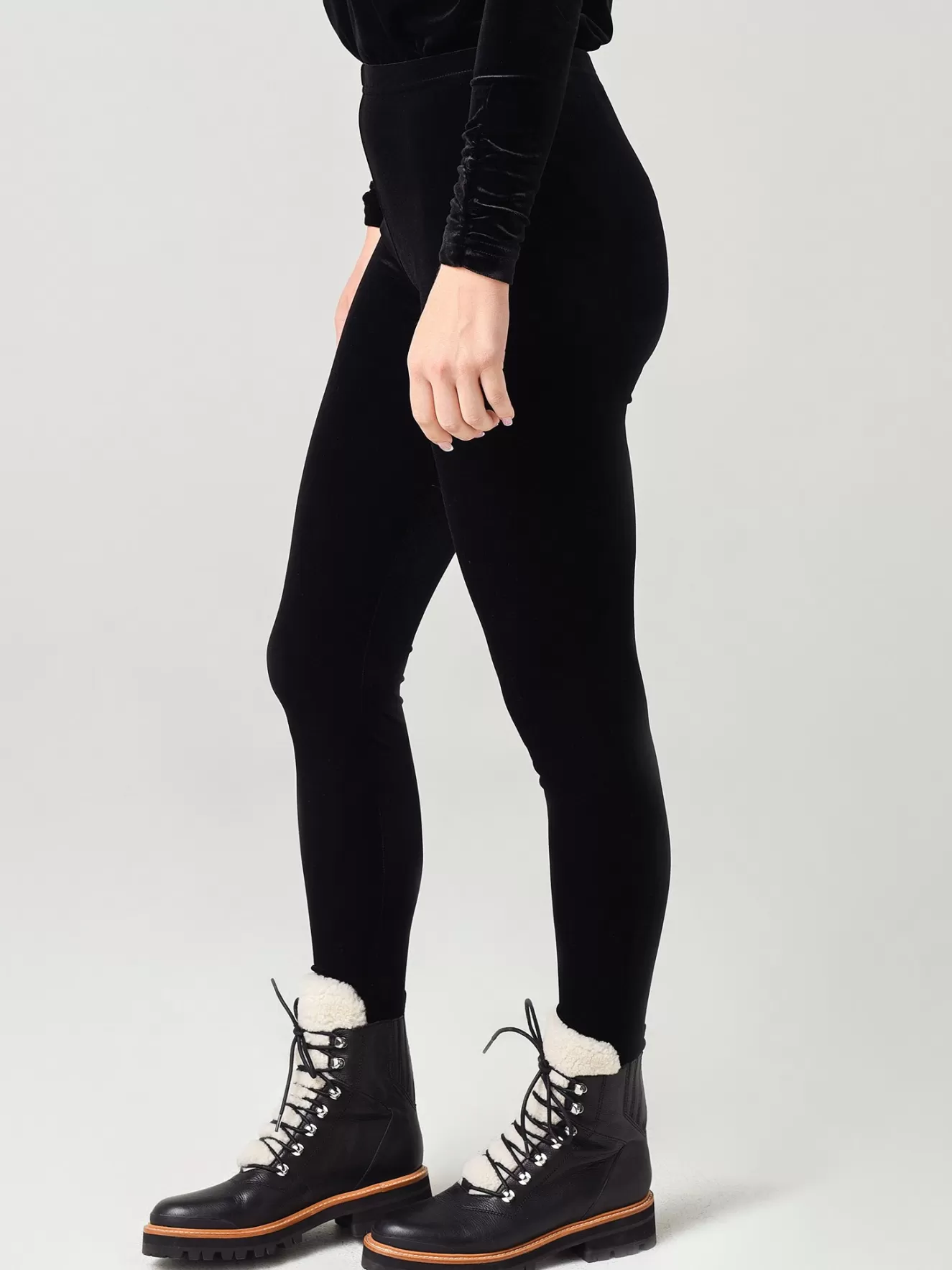 * Leggings>Sno Skins. Velvet Legging. Black